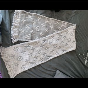 COPY - AUTHENTIC LOUIS VUITTON MONOGRAM WOOL SCRAF